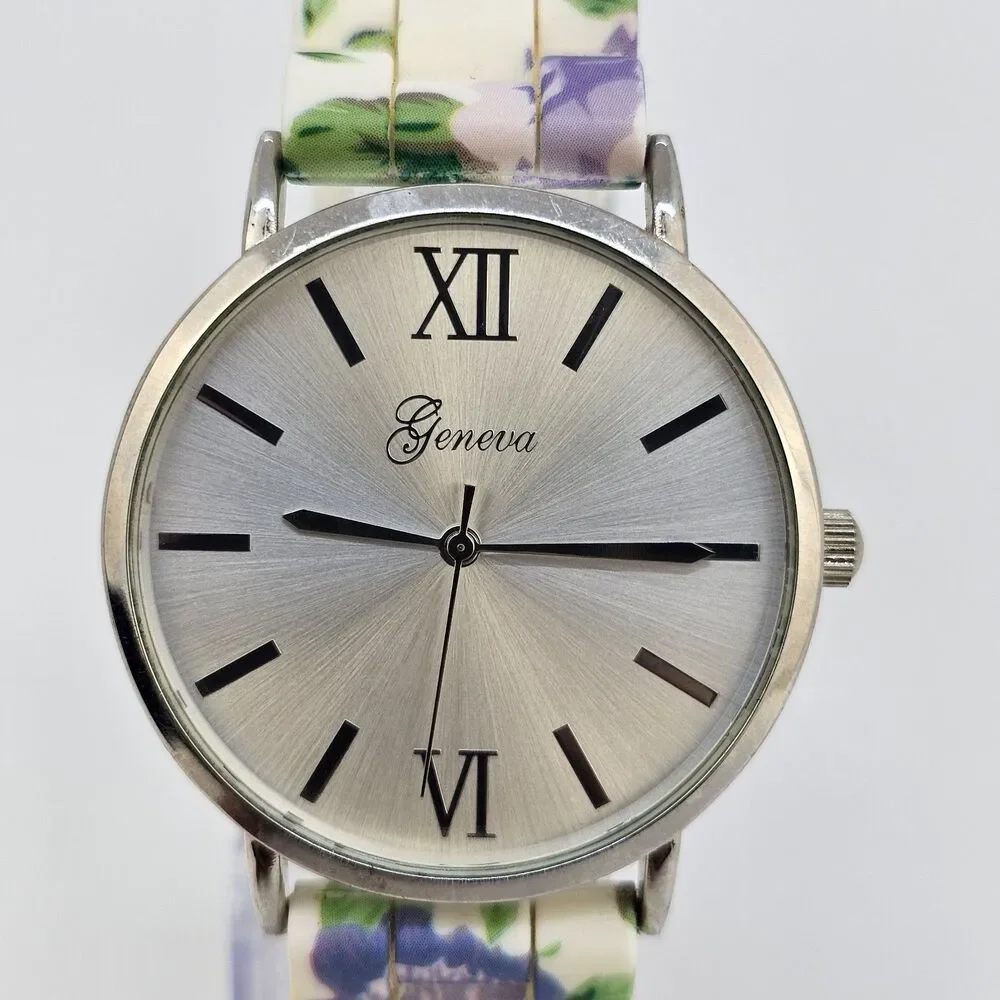 Women's 40MM Watch Gray Dial Case Flowers Plastic Band Straps New Battery‎
